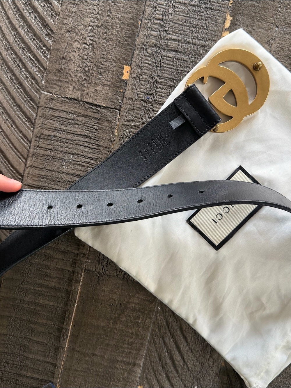Gucci Black Leather Belt with Antique Gold Double-G Buckle - Picture 8 of 9